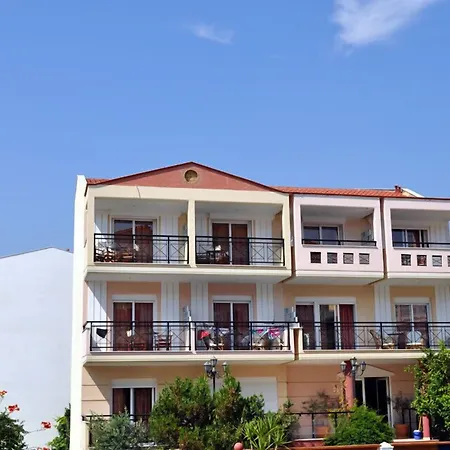 מלון דירות Limenaria Beach 2*